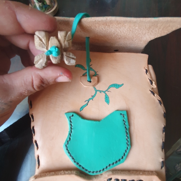 Legend of Zelda handmade leather sling bag - Picture 3 of 5